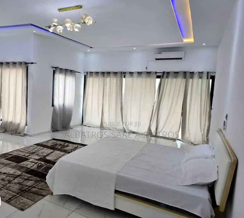 Furnished 7chbre Maison de ville/terrasse dans Villa Duplexe, Cocody