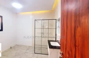 Furnished 7chbre Maison de ville/terrasse dans Villa Duplexe, Cocody