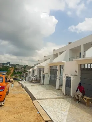 5chbre Villa dans Zié Multi-Service, Cocody à Vendre