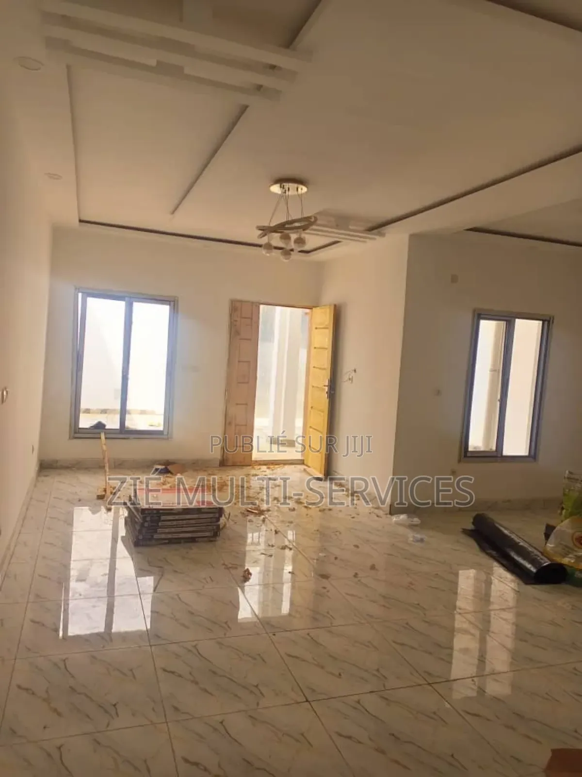 5chbre Villa dans Zié Multi-Service, Cocody à Vendre