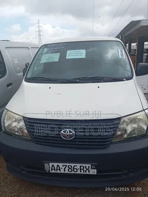 Photo - Toyota HiAce 2018 Blanc