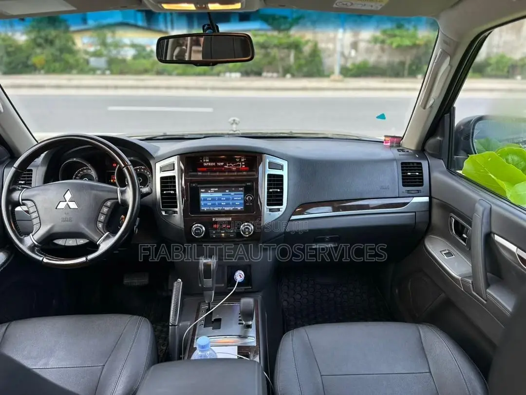 Mitsubishi Pajero 2022 Noir