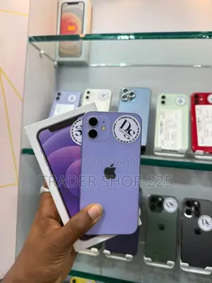 Photo - New Pomme iPhone 12 64 GB Violet