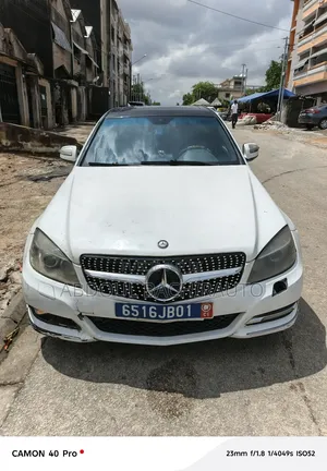 Photo - Mercedes-Benz C300 2017 Blanc cassé