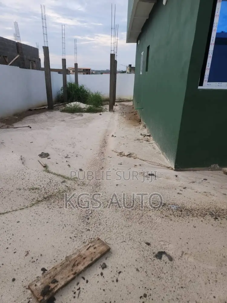 5chbre Duplex dans Kgs, Songon à Vendre