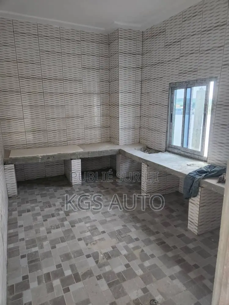 5chbre Duplex dans Kgs, Songon à Vendre