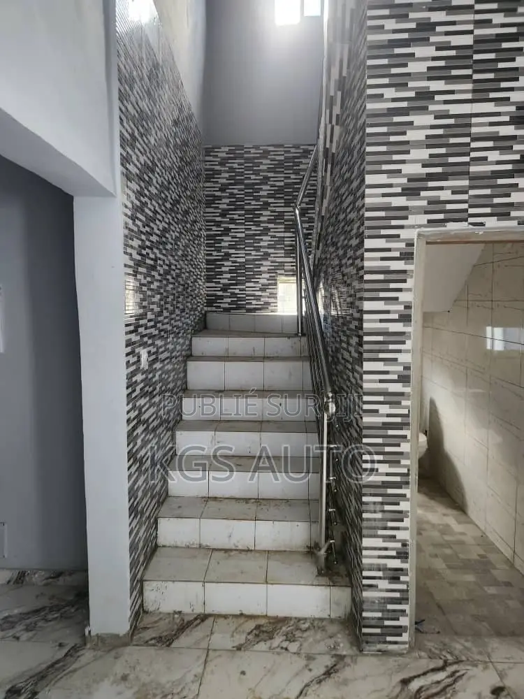 5chbre Duplex dans Kgs, Songon à Vendre