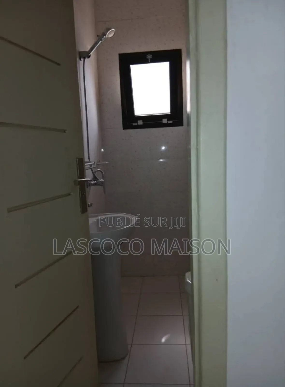 2chbre Appartement dans Lascoco Maison, Cocody à Louer