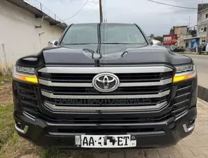 Photo - Toyota Land Cruiser 2023 Noir Mat