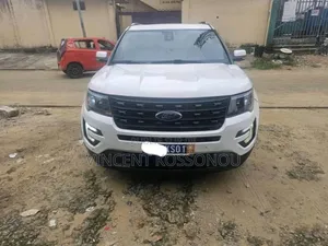 Photo - Ford Explorer 2018 Blanc cassé