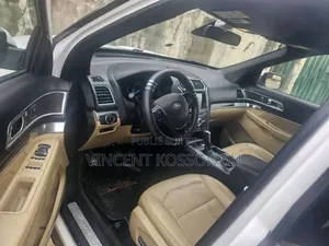 Ford Explorer 2018 Blanc cassé