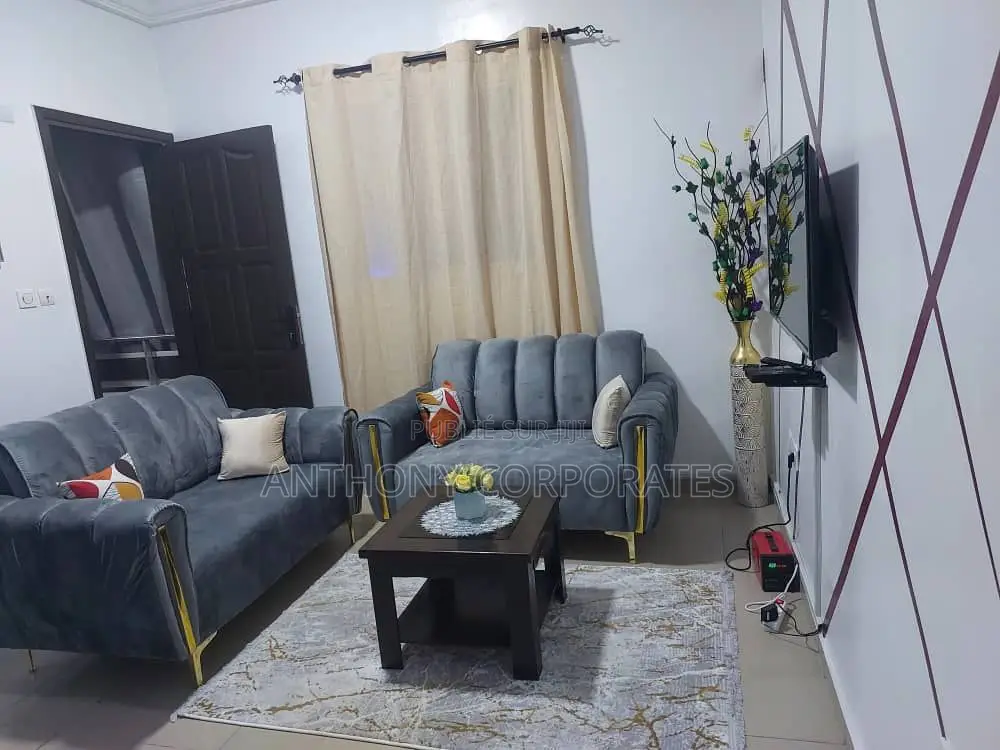 Cocody Blockhaus Appartement De 02 Pièces Meublée