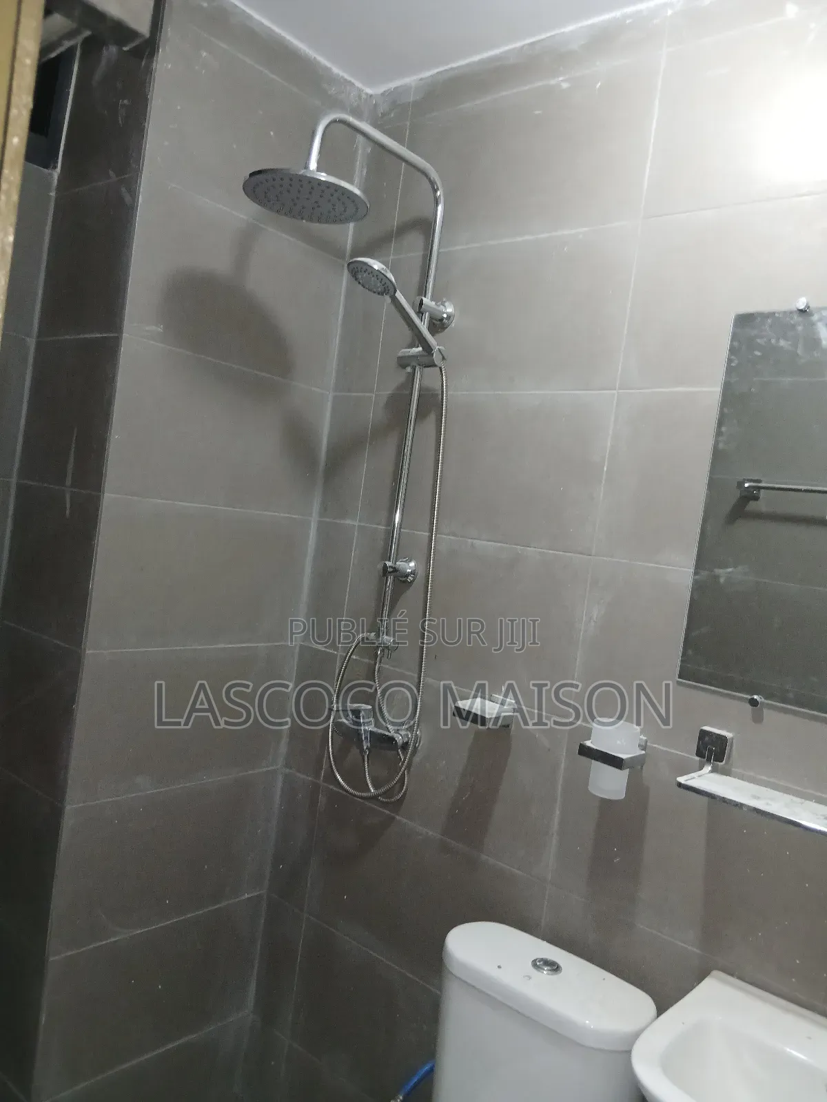 2chbre Appartement dans Lascoco Maison, Cocody à Louer