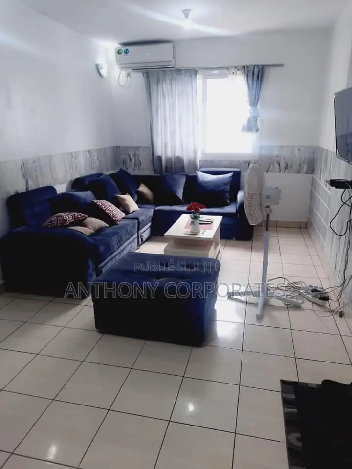 Furnished 3chbre Appartement dans Anthony Herve, Cocody à Louer