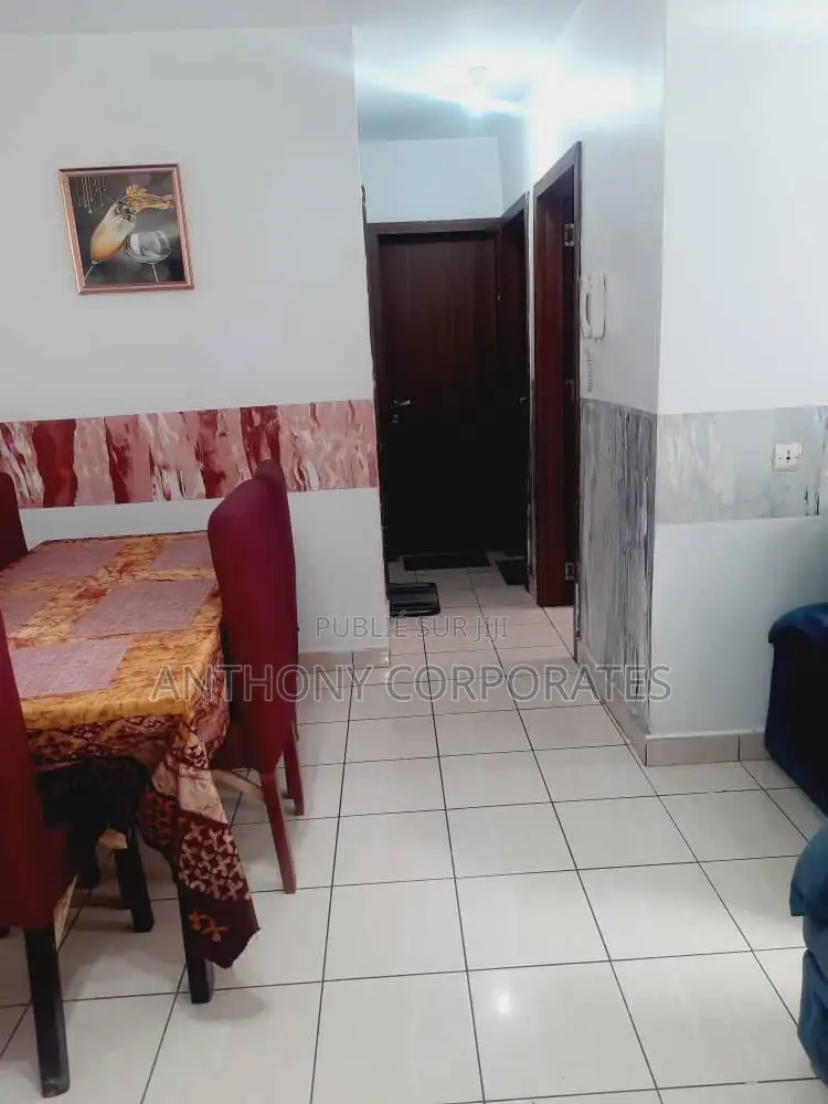 Furnished 3chbre Appartement dans Anthony Herve, Cocody à Louer