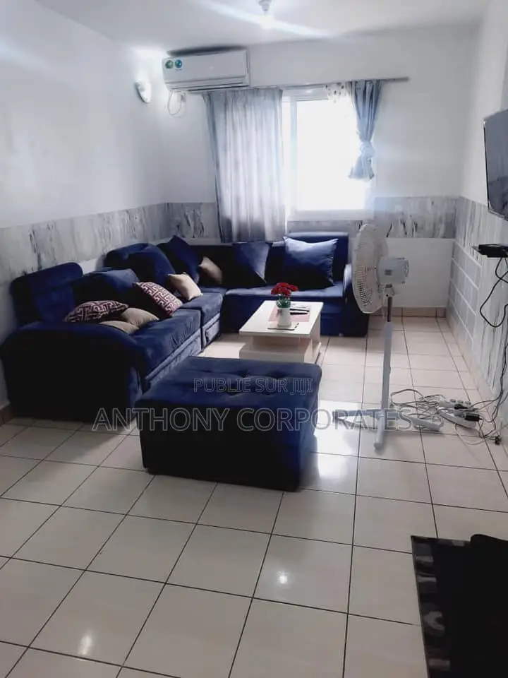 Furnished 3chbre Appartement dans Anthony Herve, Cocody à Louer