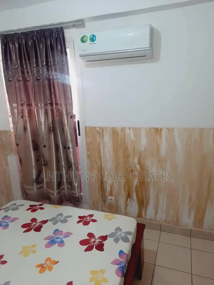 Furnished 3chbre Appartement dans Anthony Herve, Cocody à Louer