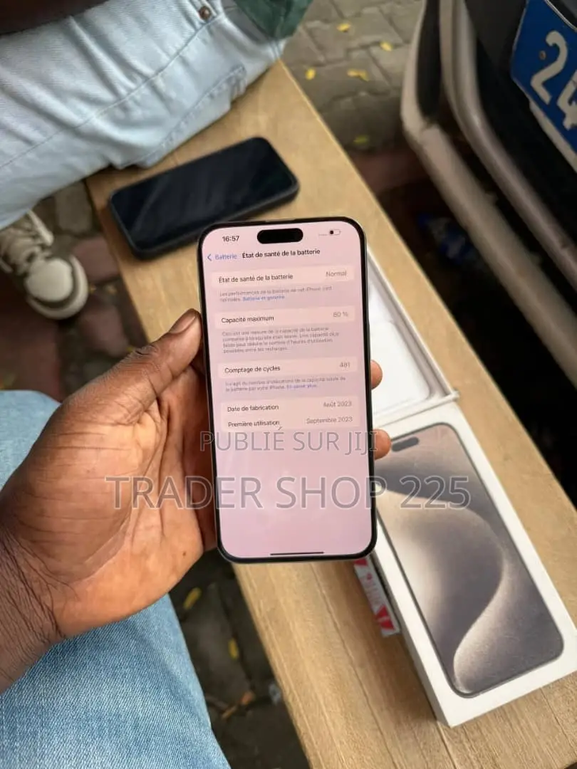 Pomme iPhone 15 Pro Max 256 GB Doré