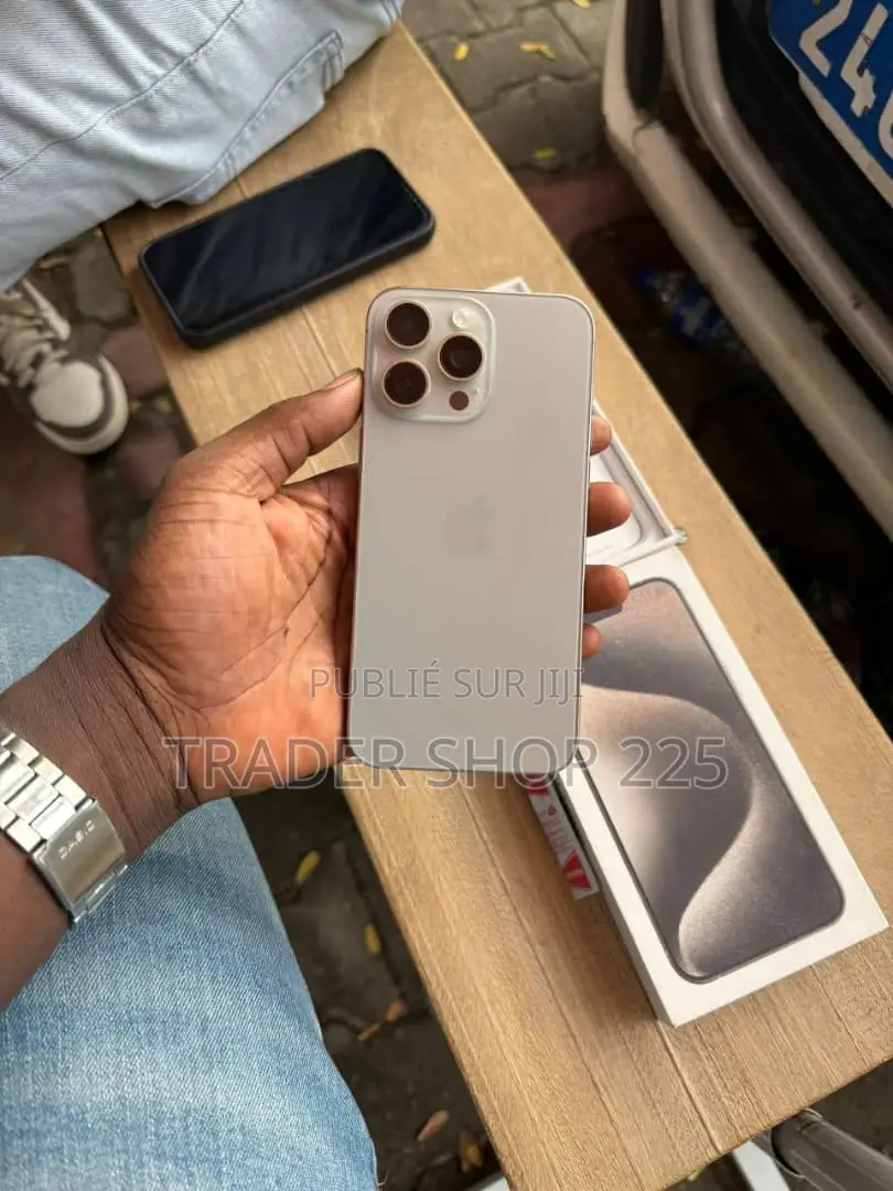 Pomme iPhone 15 Pro Max 256 GB Doré