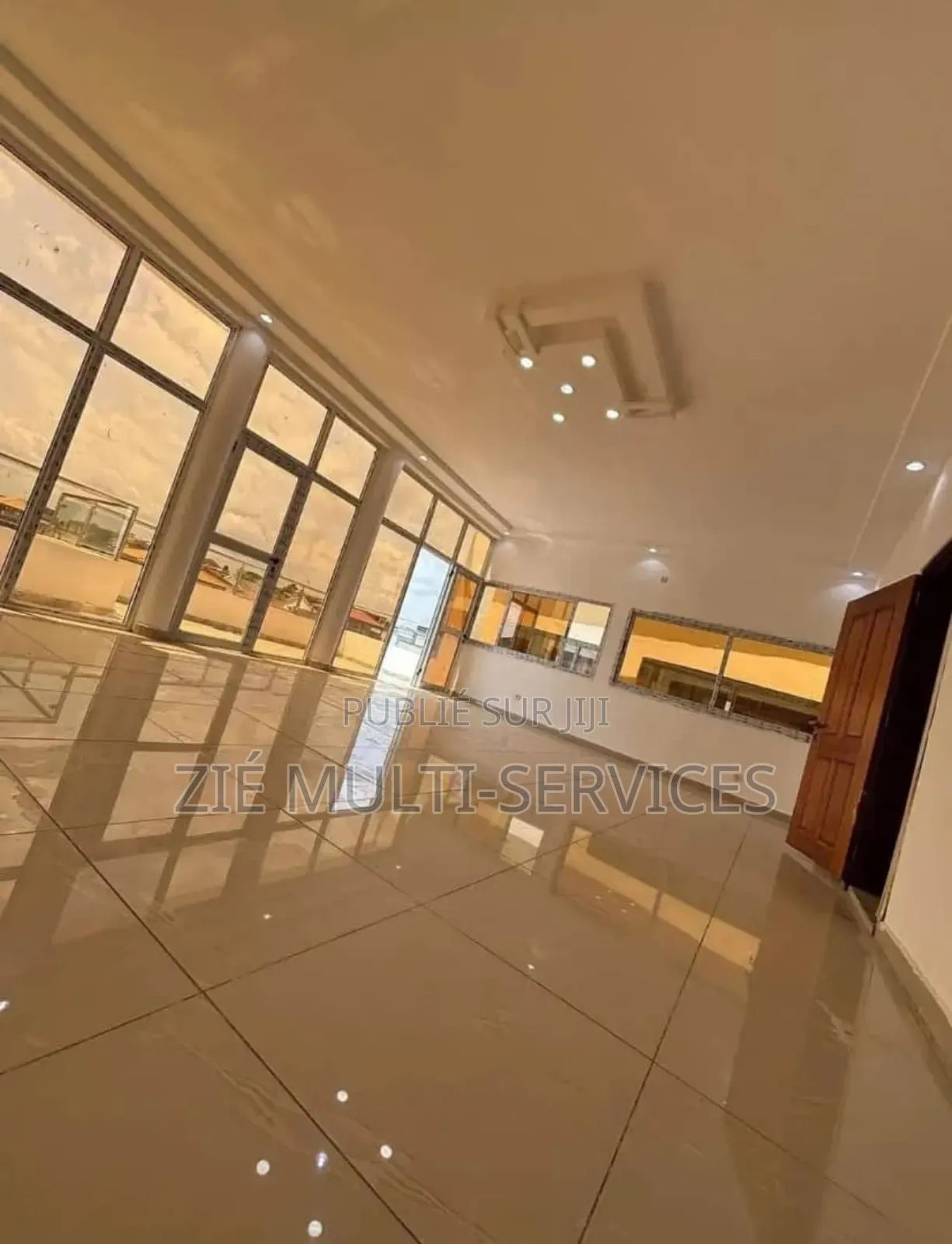 6chbre Duplex dans Zié Multi-Service, Cocody à Vendre