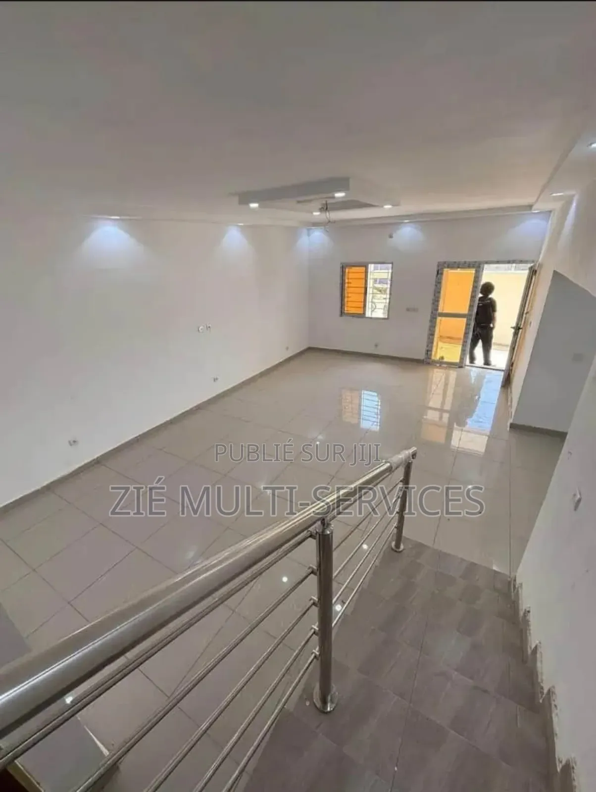 6chbre Duplex dans Zié Multi-Service, Cocody à Vendre