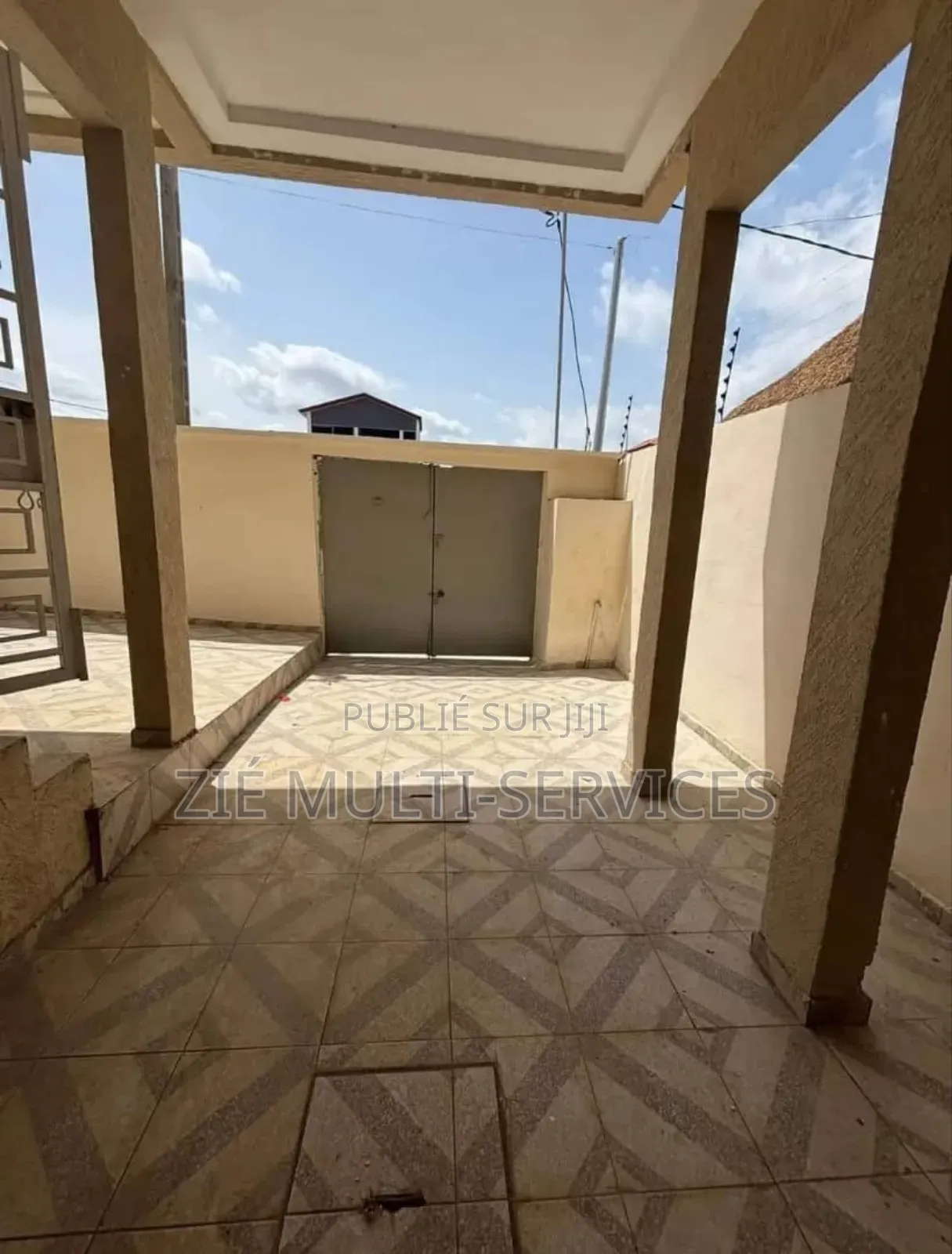 6chbre Duplex dans Zié Multi-Service, Cocody à Vendre