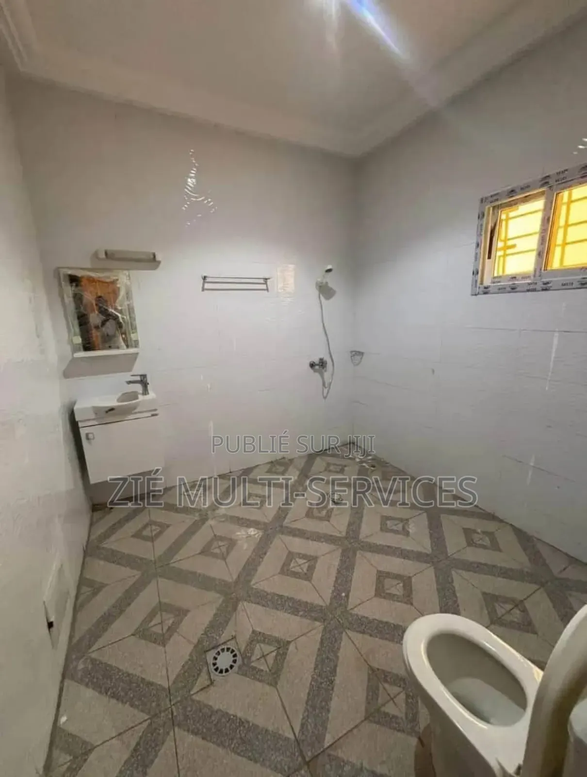 6chbre Duplex dans Zié Multi-Service, Cocody à Vendre