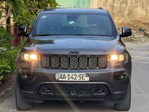 Photo - Jeep Cherokee Latitude 2021 Gris