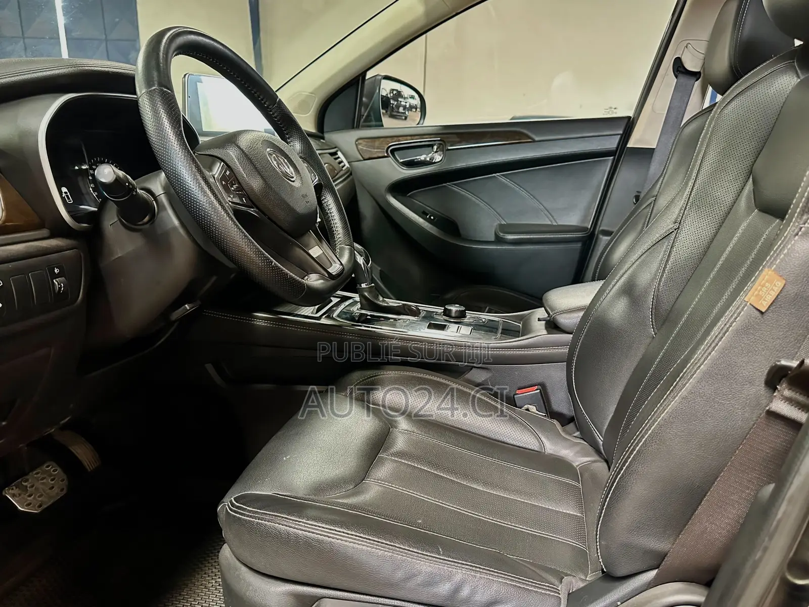 Dongfeng Glory 2022 Black