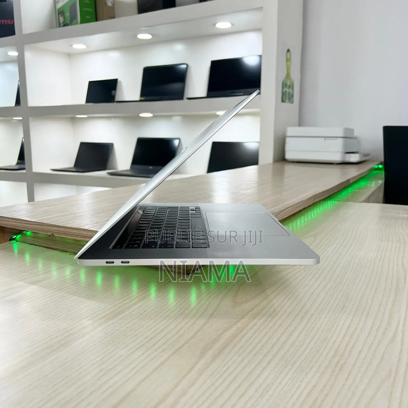 Neuf Apple MacBook Pro 2019 32GB Intel Core I9 SSD 512GB