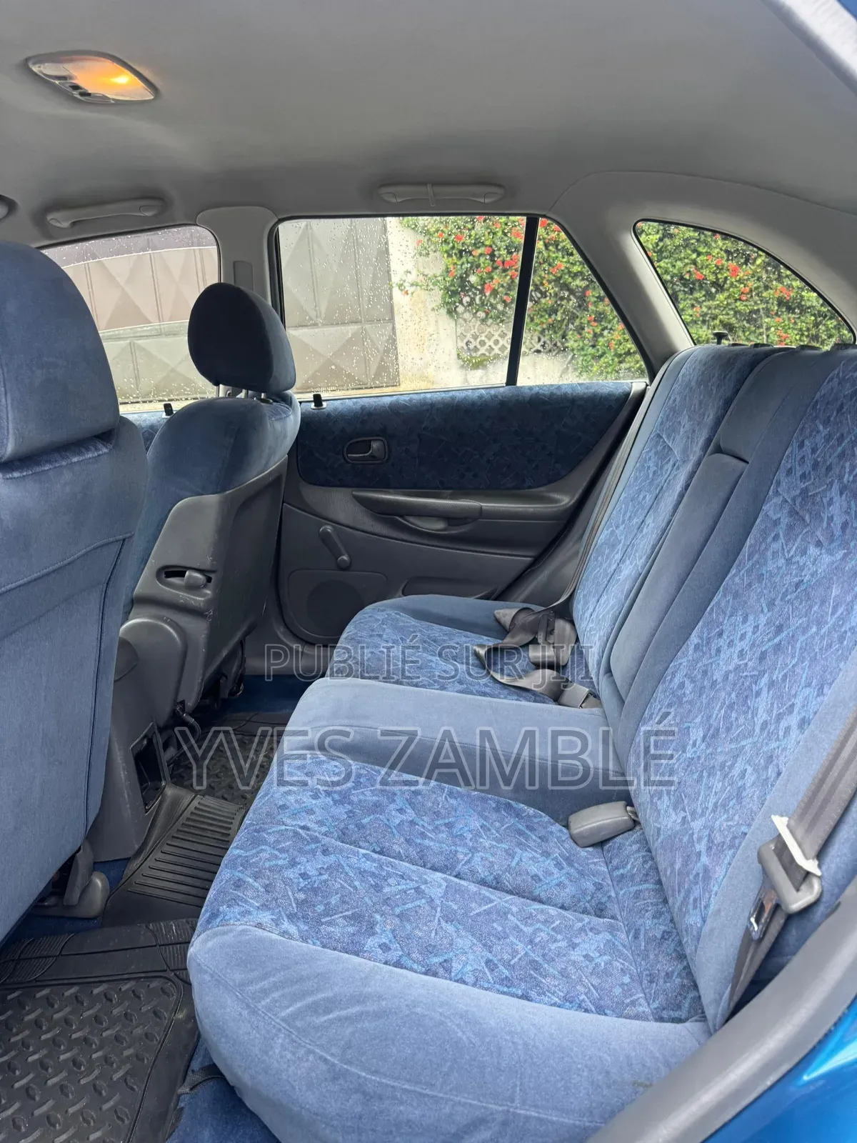 Mazda 323 1999 Bleu