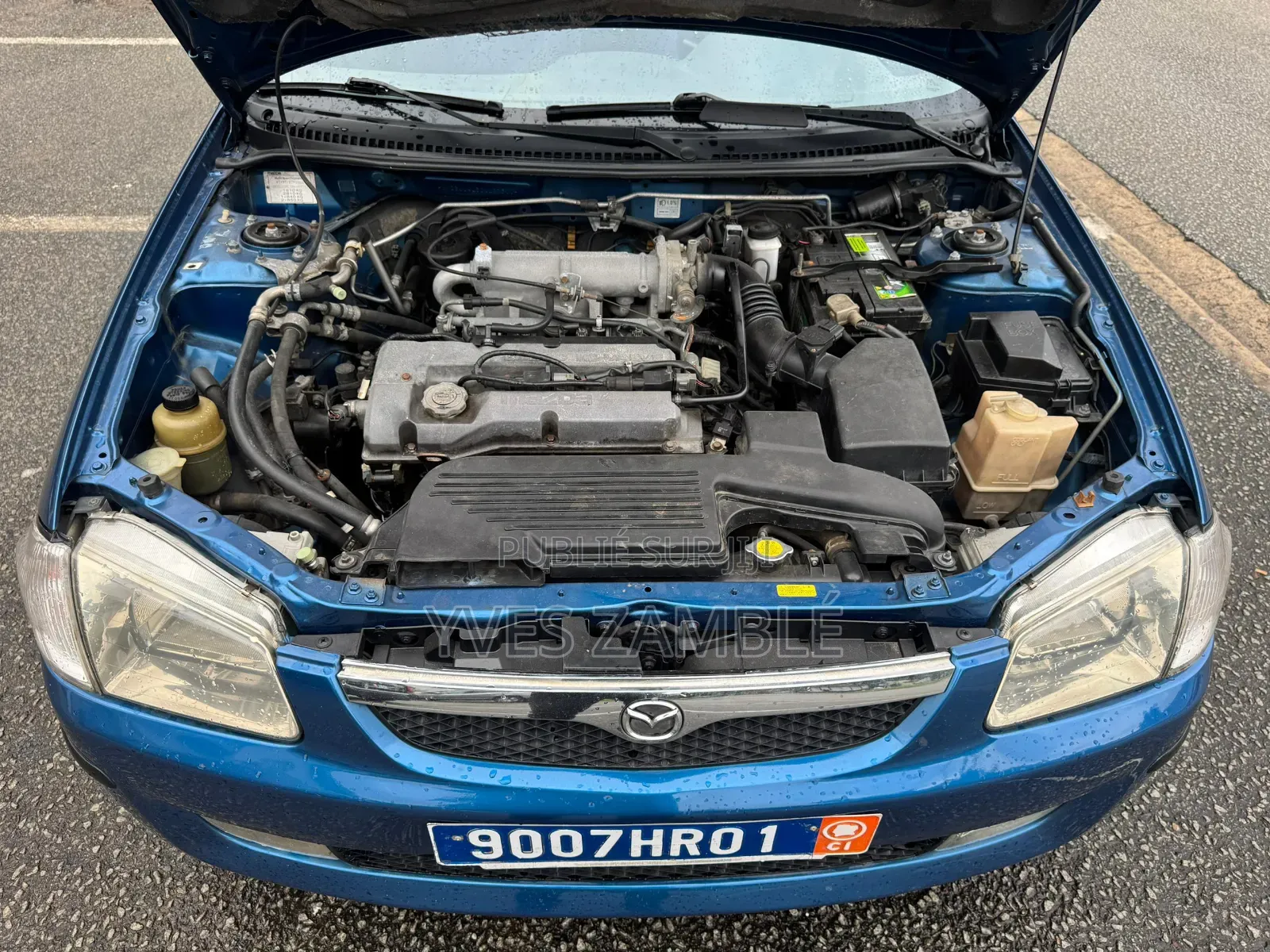 Mazda 323 1999 Bleu