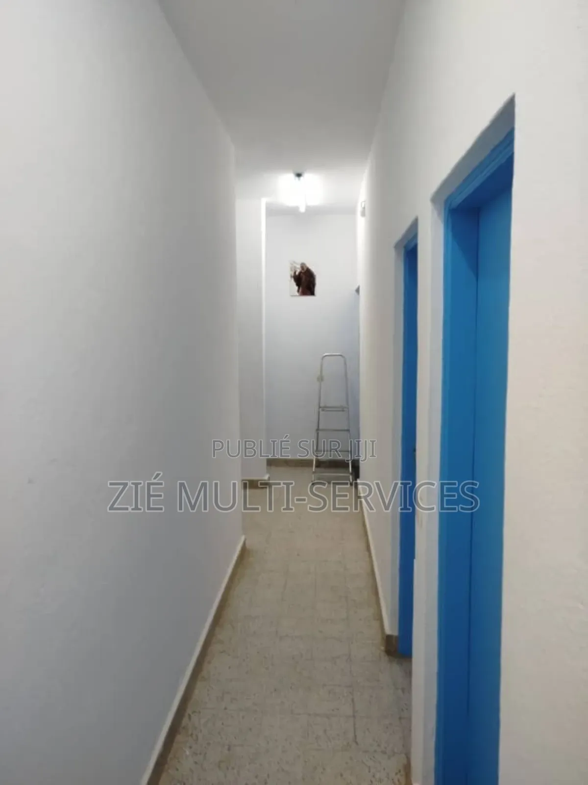 Furnished 5chbre Villa dans Zié Multi-Service, Yopougon à Vendre