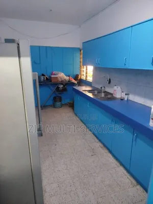 Furnished 5chbre Villa dans Zié Multi-Service, Yopougon à Vendre