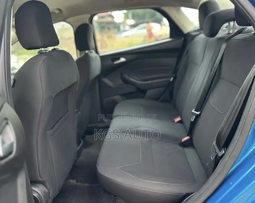 Ford Focus SE Sedan FWD (1.0L 3cyl 6M) 2017 Bleu