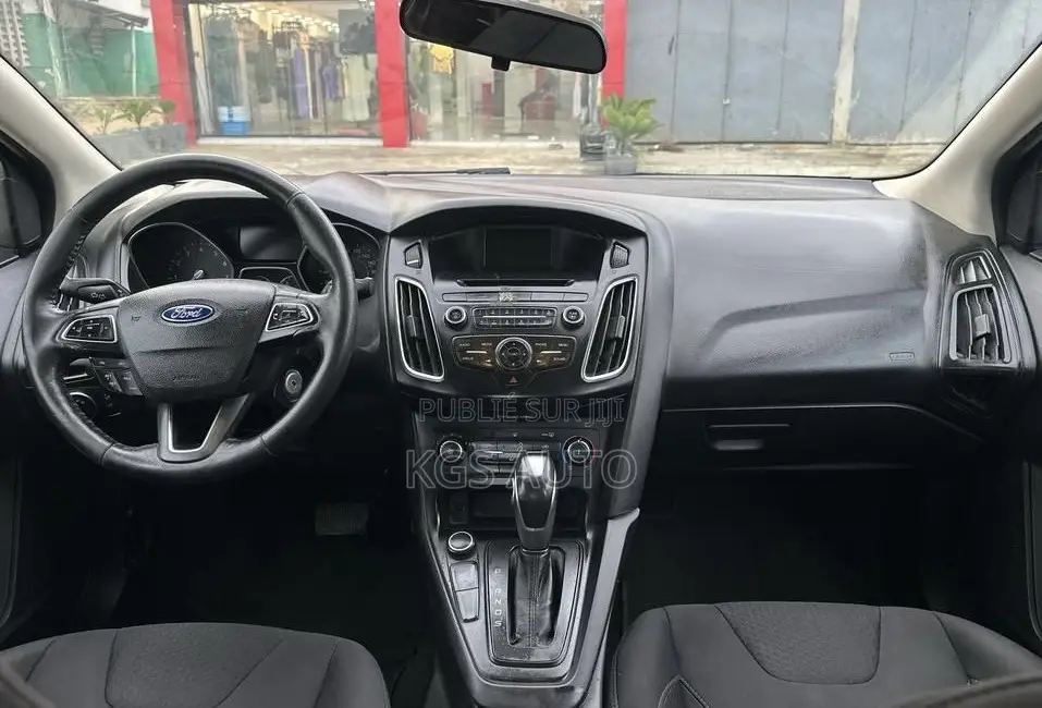 Ford Focus SE Sedan FWD (1.0L 3cyl 6M) 2017 Bleu