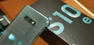 Photo - New Samsung Galaxy S10e 128 GB Autre