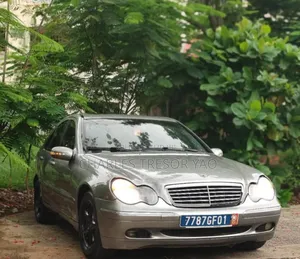 Photo - Mercedes-Benz C200 2002 Gris