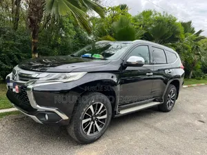 Photo - Mitsubishi Pajero 2017 Noir