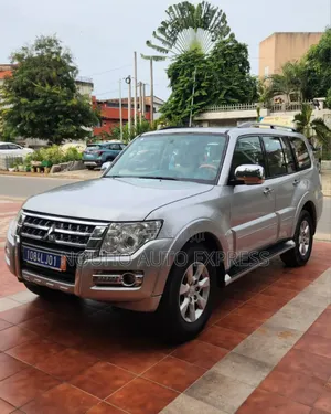 Photo - Mitsubishi Pajero 2018 Beige