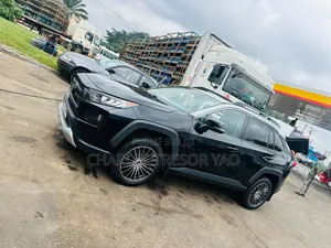 Photo - Toyota RAV4 Limited AWD 2020 Noir