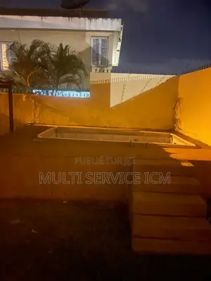 Furnished 8chbre Maison dans Ismaël Coulibaly, Cocody à Vendre