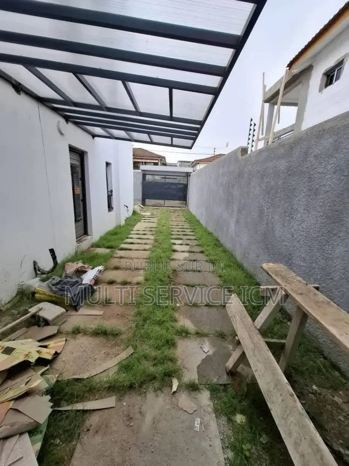 Furnished 6chbre Appartement dans Ismaël Coulibaly, Cocody à Vendre