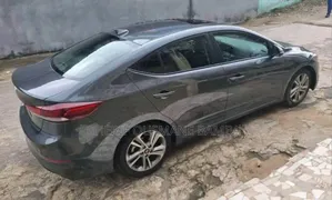 Hyundai Elantra Limited 2019 Gris