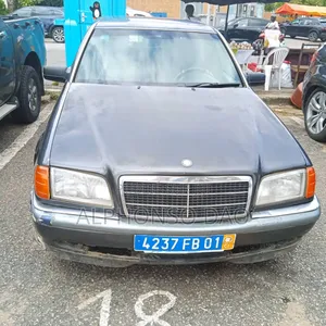 Photo - Mercedes-Benz 200 2009 Gris
