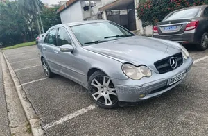 Photo - Mercedes-Benz C200 2003 Gris