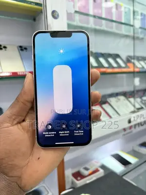 Photo - New Pomme iPhone 13 128 GB Blanc