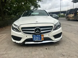 Photo - Mercedes-Benz C300 2016 Blanc