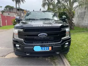 Ford F-150 Platinum 4x2 SuperCrew Cab Styleside 5.5 ft. box 145 in. WB