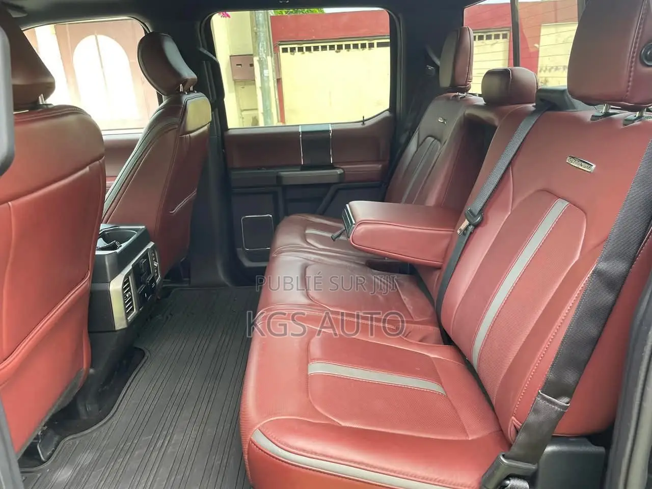 Ford F-150 Platinum 4x2 SuperCrew Cab Styleside 5.5 ft. box 145 in. WB